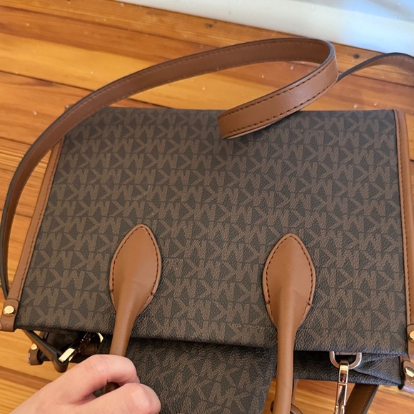 Michael Kors Bag and matching wallet in Rich Brown and Tan - Picture 6 of 6